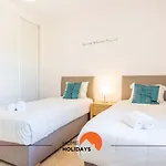 #025 Charming 3br * אלבופיירה