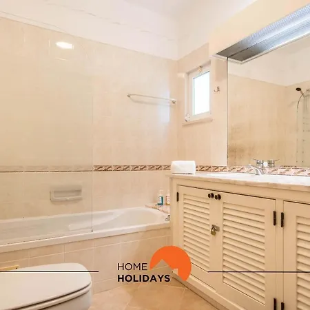 #025 Charming 3br Appartement