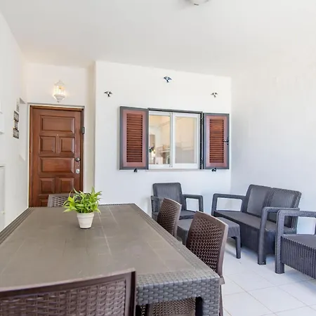 #025 Charming 3br