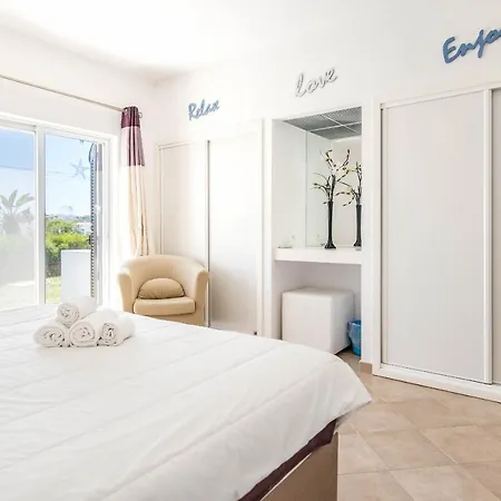 Apartamento #025 T3 Encantador Em By Holidays